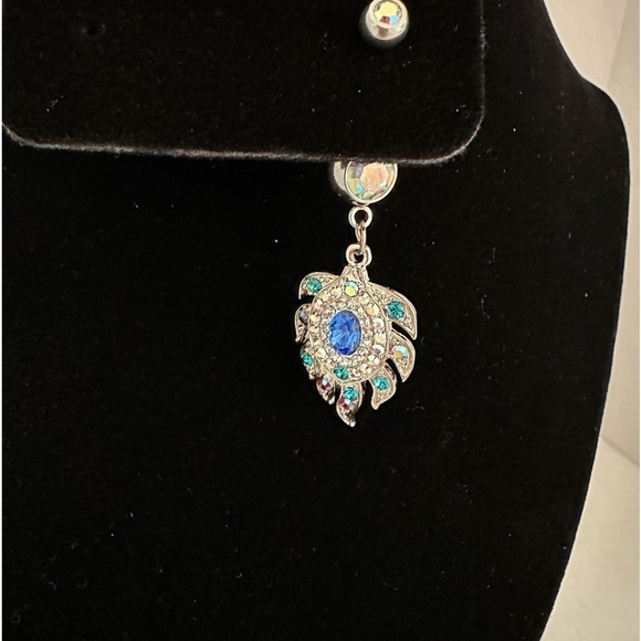 Peacock feather rhinestone detail on silver tone metal belly ring - Picture 1 of 5
